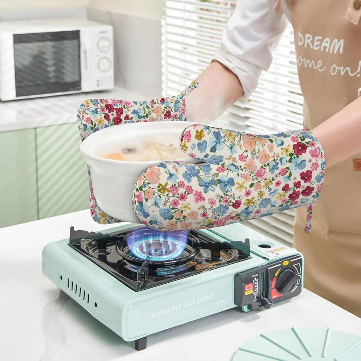 Wild Flowers Floral Meadow Oven Mitts and Pot Holders Set of 4 Silicone Kitchen Mitten Gloves and Non-Slip Potholders Set Heat Resistant Oven Gloves Hot Holders for Kitchen