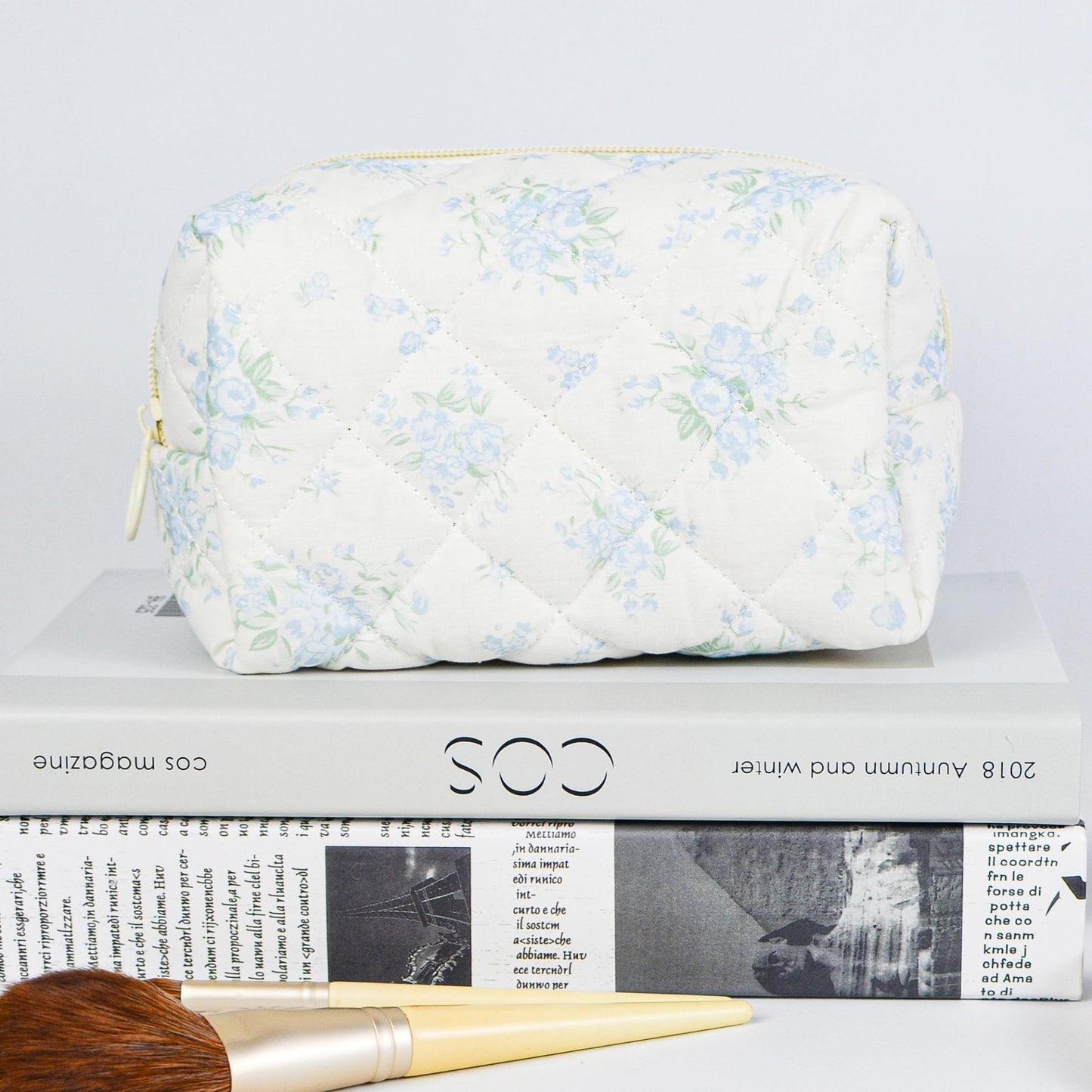 AMZMA Quilted Makeup Pouch,Cotton Puffy Makeup Bag, Coquette Cosmetic Bag for Women and Girls, Aesthetic Organizer Bag, Cute Flower Travel Toiletry Bag
