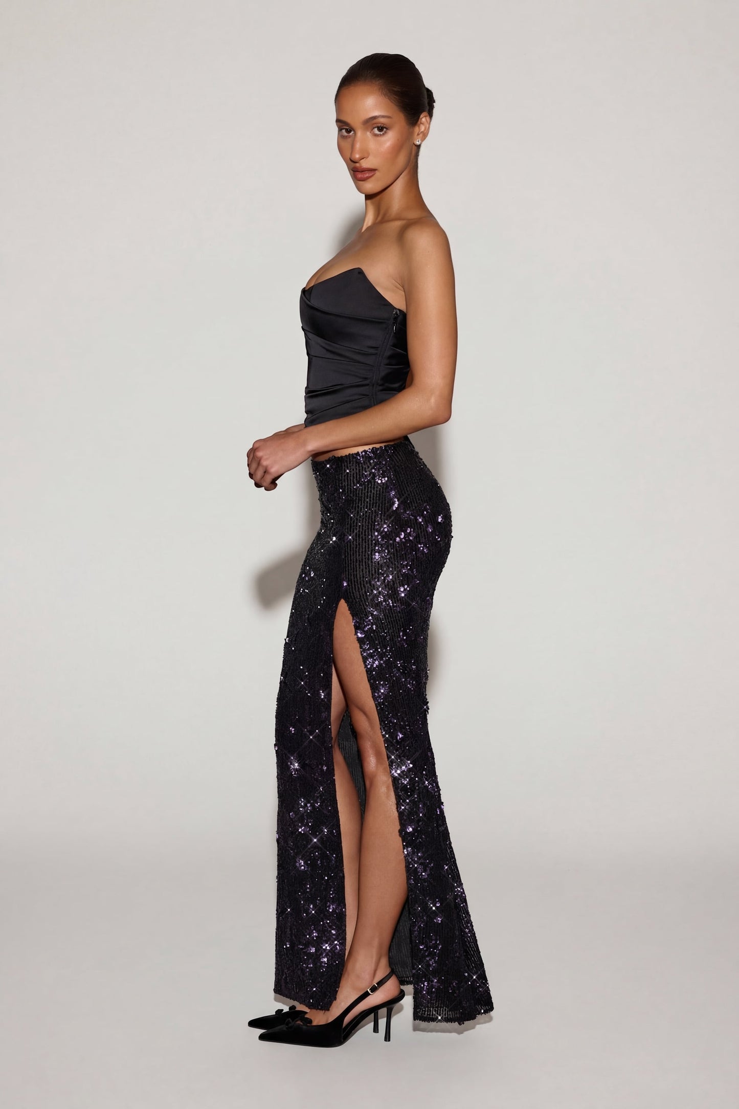 Embellished Mid-Rise Thigh-Split Maxi Skirt in Black Purple