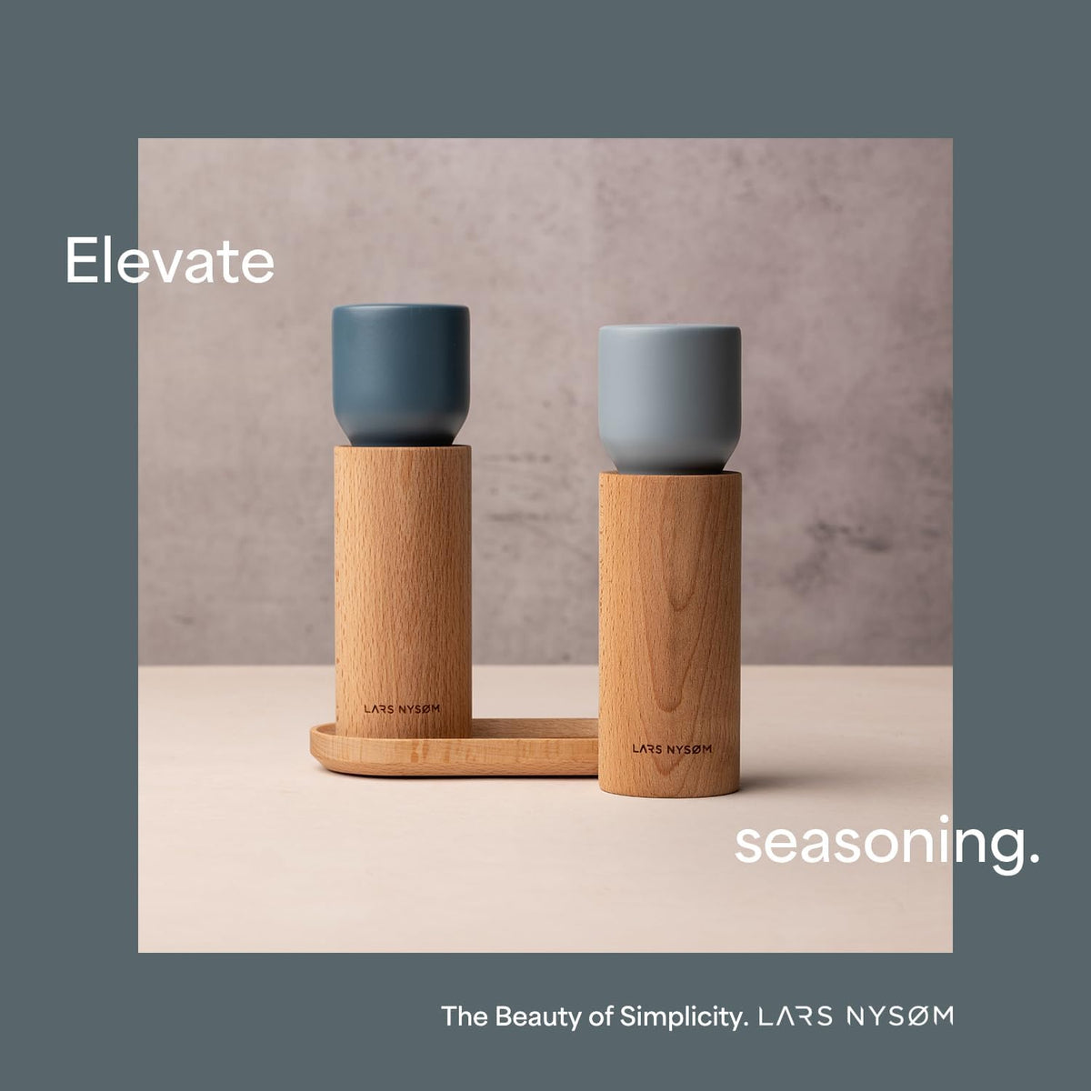 LARS NYSØM Wooden Salt and Pepper Grinder Set Manual with Tray - Salt and Pepper Mills with Adjustable Ceramic Grinder - Elegant Beechwood Pepper and Salt Mill Set for Dining Table (Sage Green)
