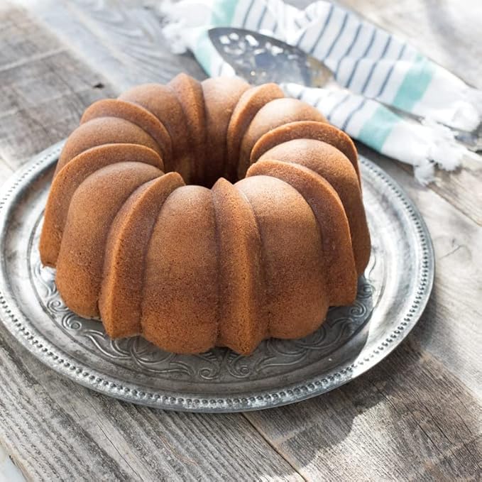 Nordic Ware Original Bundt, 12-Cup, Graphite