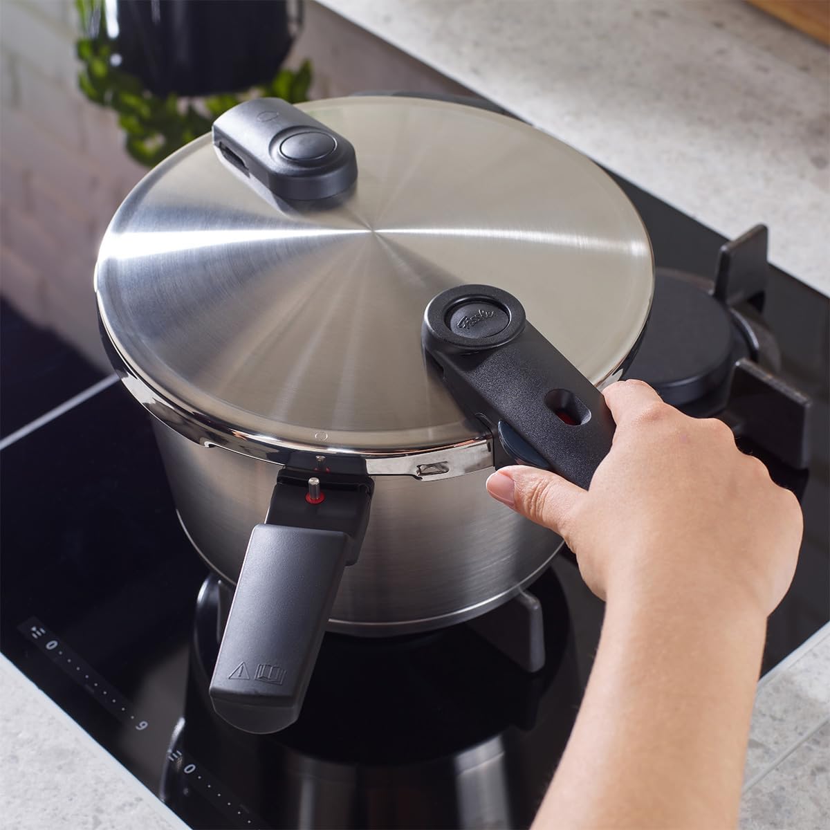Fissler Vitaquick Premium Pressure Cooker Set, 8.5 Quart and Glass Lid