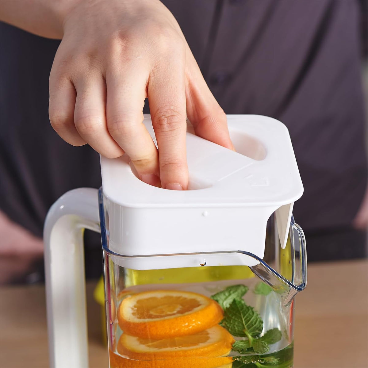 CURTA 1 Pack 2 Liters/68 oz Plastic Square Pitcher with Lid & Handle for Kitchen,ICED JUICE and Coffee Carafe Beverage Serveware, Acrylic Water Jug for Hot/Cold Drinks&lemonade
