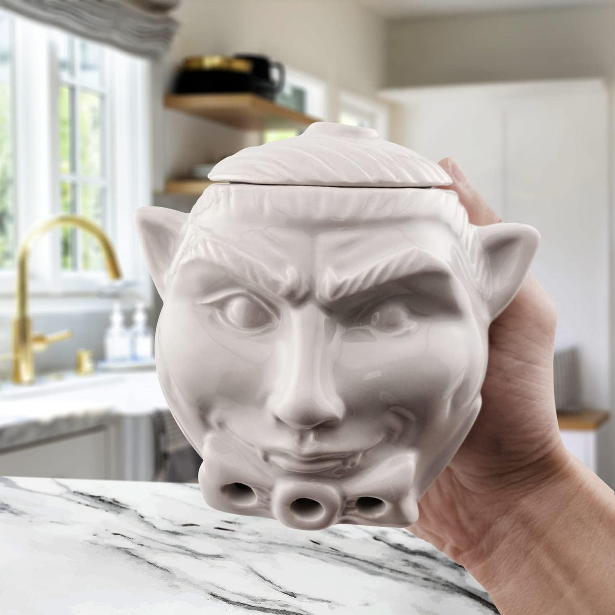 Spooky Dracula Garlic Pot - Unique Ceramic Container with Three Ventilation Holes for Fresh Garlic Storage