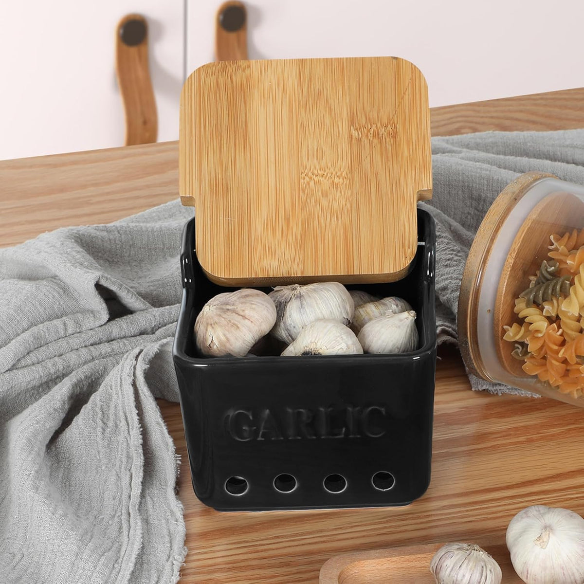 ONTUBE Garlic Keeper with Lid, Ceramic Garlic Holder Storage, Garlic Container for Kitchen, Garlic Saver to Keep Your Garlic Cloves Fresh Longer 4.7-Inch, Black