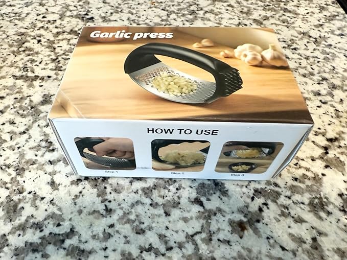 Garlic Press,Stainless Steel Garlic Mincer Crusher,Easy to Use and Clean,Ergonomic Handle,Easy Kitchen Gadget for Effortless Smashing,Kitchen Essentials,Home and Kitchen Utensils Accessories,Cooking