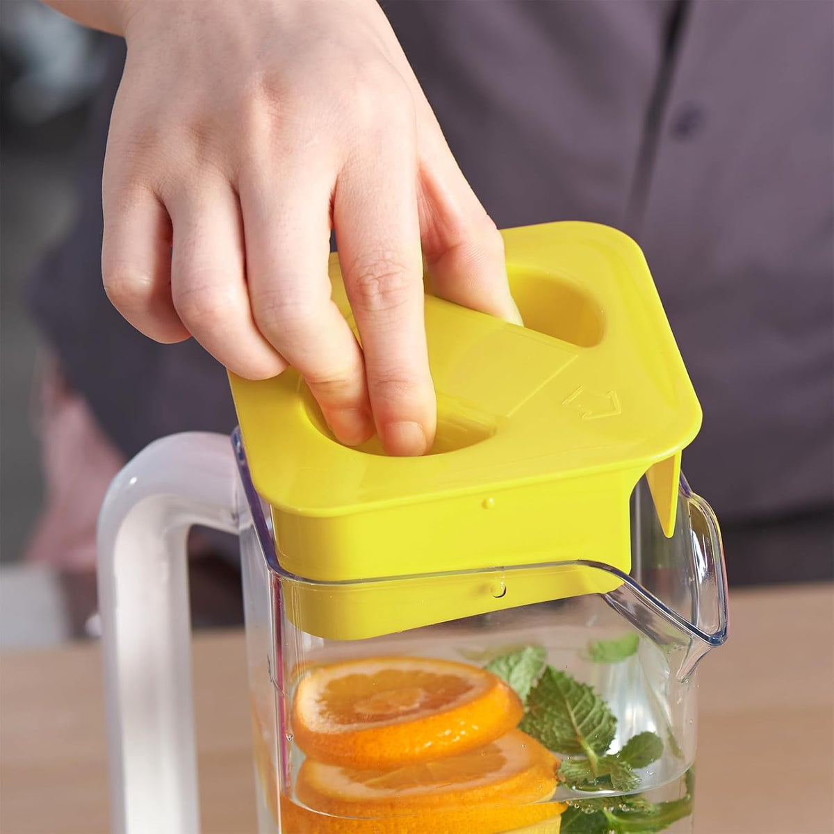 CURTA 2 Pack 2 Liters/68 oz Plastic Square Pitcher with Lid & Handle for Kitchen,ICED JUICE and Coffee Carafe Beverage Serveware, Acrylic Water Jug for Hot/Cold Drinks&lemonade