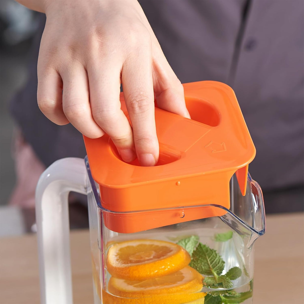 CURTA 1 Pack 2 Liters/68 oz Plastic Square Pitcher with Lid & Handle for Kitchen,ICED JUICE and Coffee Carafe Beverage Serveware, Acrylic Water Jug for Hot/Cold Drinks&lemonade