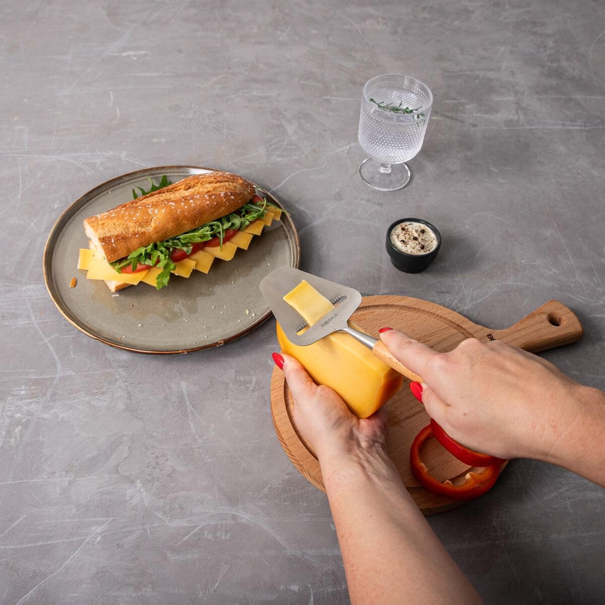 Boska cheese slicer Amigo/Slicer for mature and aged cheese/Ergonomic handle/Stainless steel/Beech wood/Non-stick thanks to BSF treatment/Also for slicing vegetables