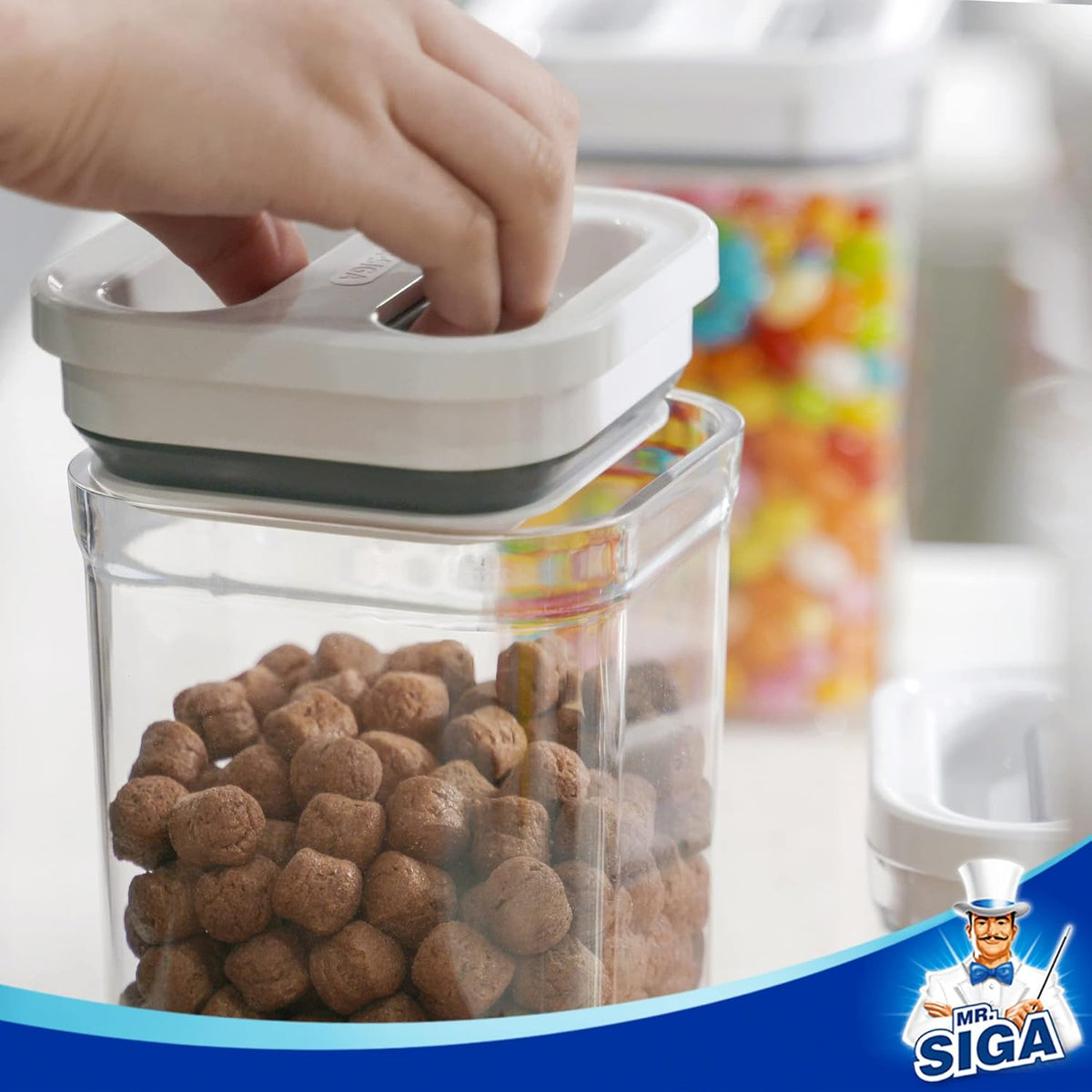 MR.SIGA 4 Pack Airtight Food Storage Container Set, BPA Free Kitchen Pantry Organization Canisters with One-handed Leak Proof Lids, 1L / 33.8oz, Medium, White