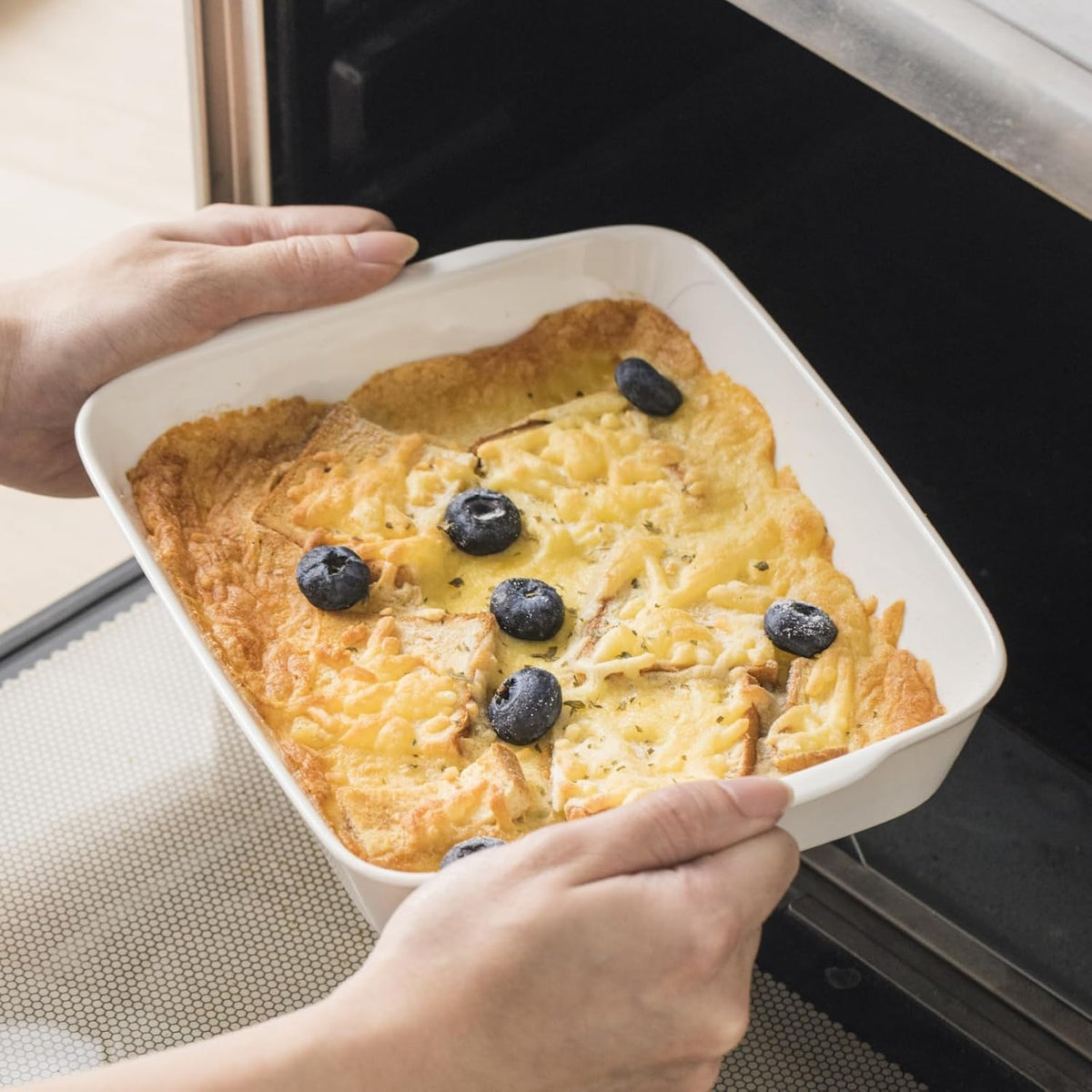 2 QT Small Ceramic Baking Dish, White Casserole Dish with Roasting Racks, Lasagna Pan for Oven, Ceramic Baking Pan, Kitchen Decor, Microwave Oven Safe, Dinner, Wedding (7.6" x 12.3")