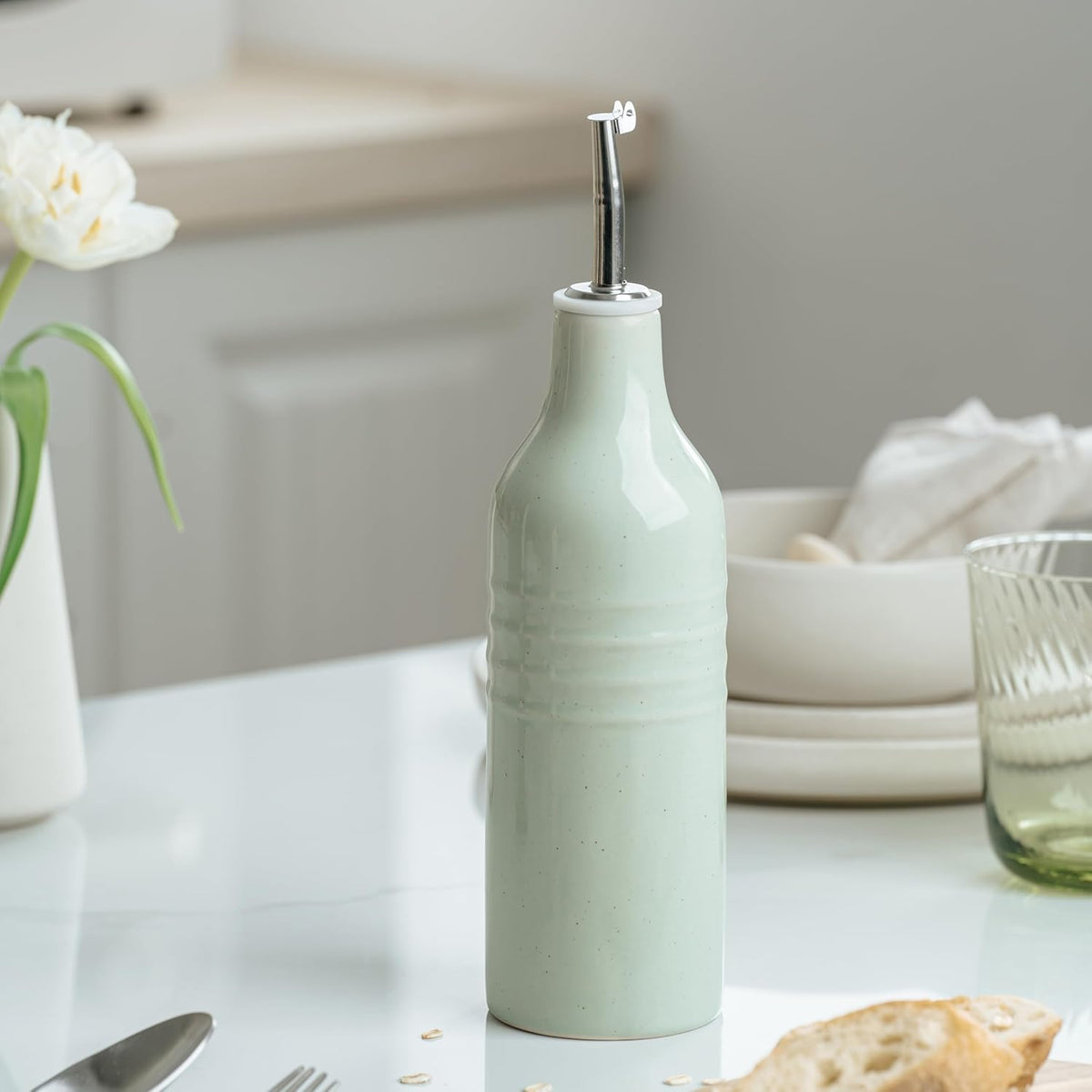 famiware Jupiter 16oz Ceramic Olive Oil Dispenser Bottle, Olive Oil and Vinegar Dispenser Bottle Set of 2 with Stainless Steel Pourers, Suitable for Storage Vinegar, Liquids, Light Pink & Light Green