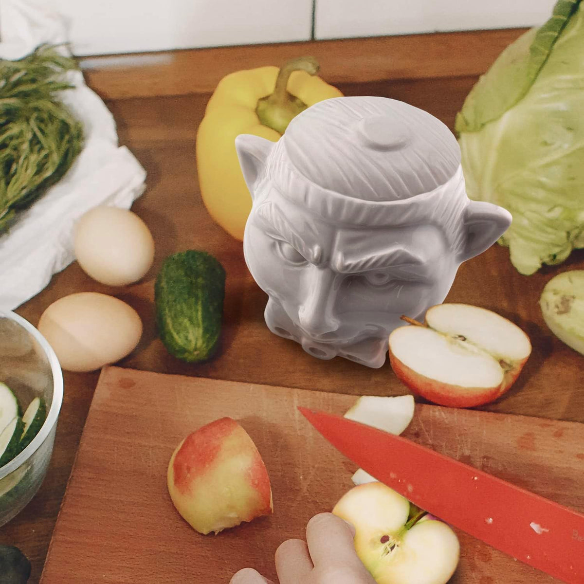 Spooky Dracula Garlic Pot - Unique Ceramic Container with Three Ventilation Holes for Fresh Garlic Storage