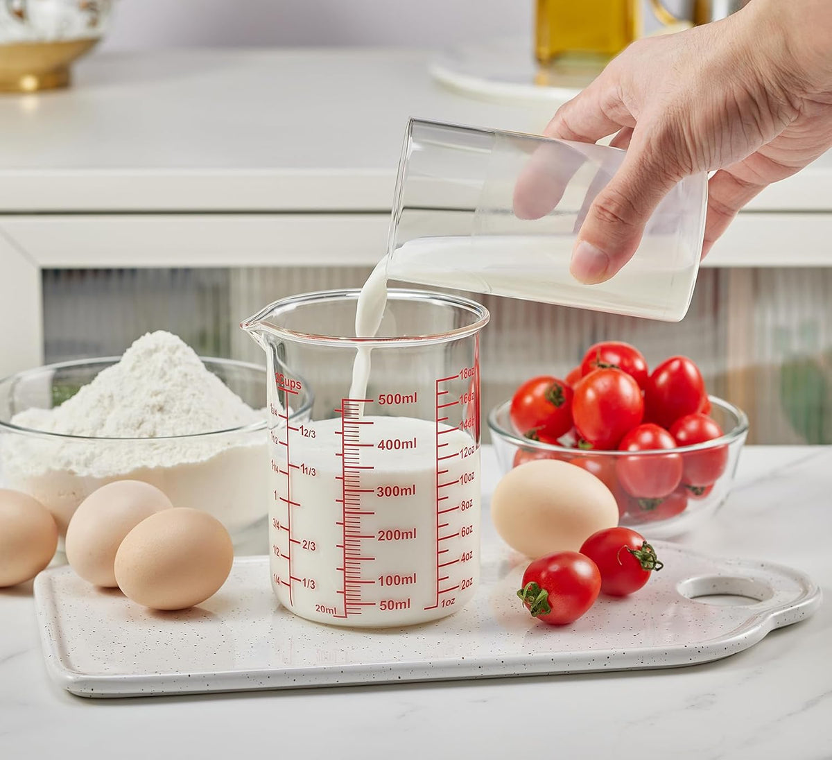 High Borosilicate Glass Measuring Cup-V-Shaped Spout，Glass Measuring Beaker for Kitchen or Restaurant, Easy to Read, 500 ML (16 Oz, 2 Cup)