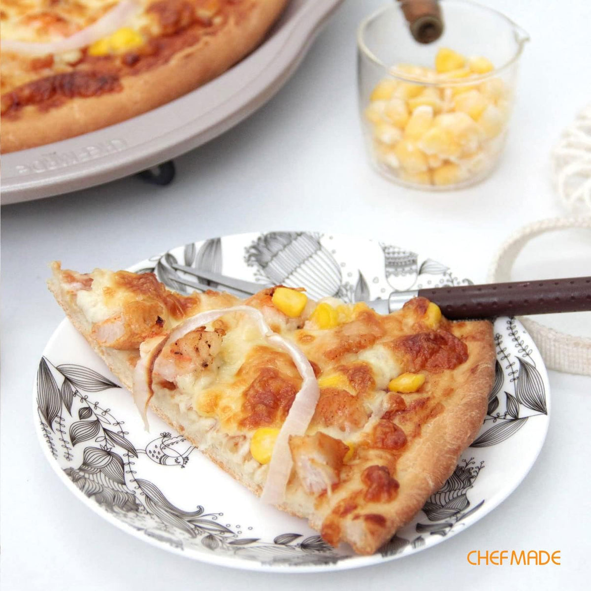 CHEFMADE Pizza pan, 14 Inch with Holes Non-Stick Pizza Crisper Pan Bakeware for Oven Baking (Champagne Gold)