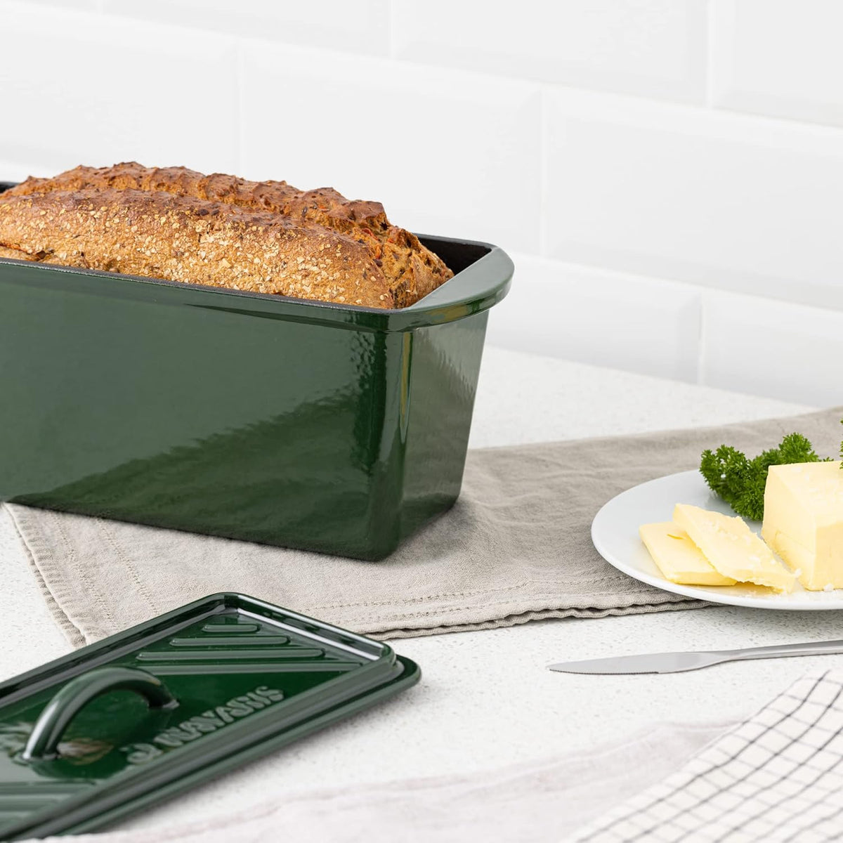 Navaris Bread Loaf Pan with Lid - Cast Iron Bread Baking Dish for Bulge Top or Flat Top Breads Meat Veg Meatloaf - Baking Tin 13-3/8" x 5-1/8" x 5-1/8" - Green