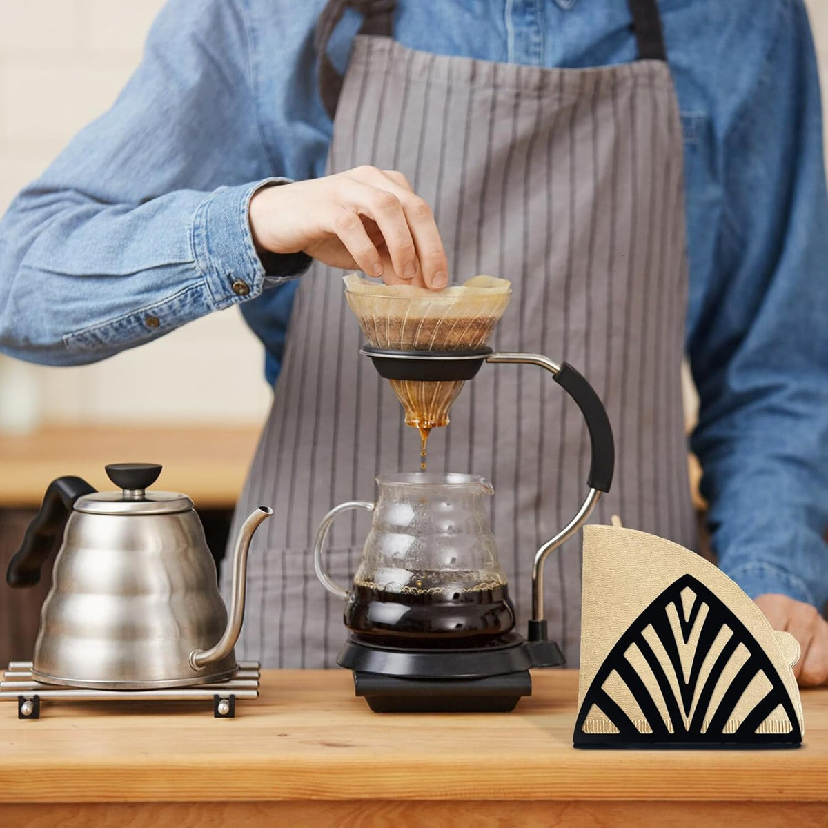 Resama Coffee Filter Paper Holder - Stylish Organizer with Leaf Texture for Kitchen, Cafe, and Office - Decorative Storage Container in Black - Perfect for Home, Dining Room, and Outdoor Use