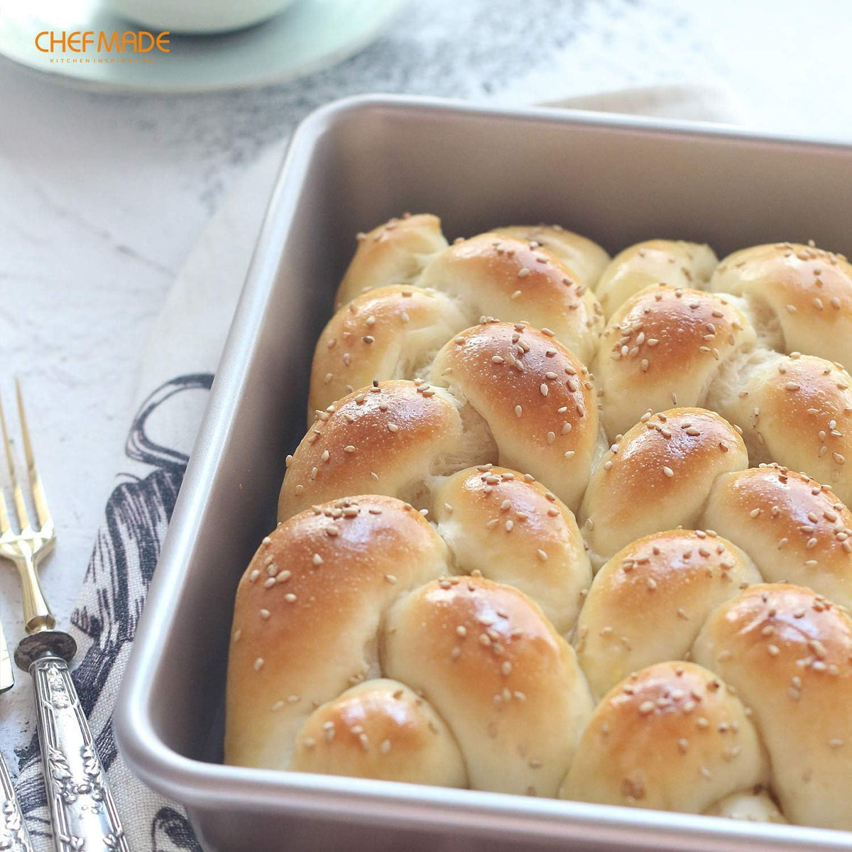 CHEFMADE 9-Inch Square Cake Pan, Non-Stick Deep Dish Bakeware for Oven Baking (Champagne Gold)