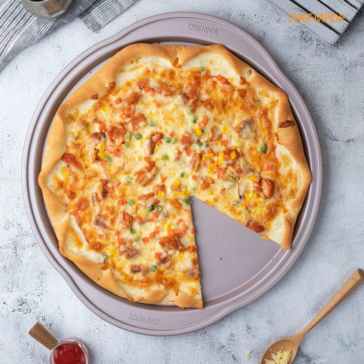 CHEFMADE Pizza pan, 14 Inch Non-Stick Pizza Tray Bakeware for Oven Baking (Champagne Gold)