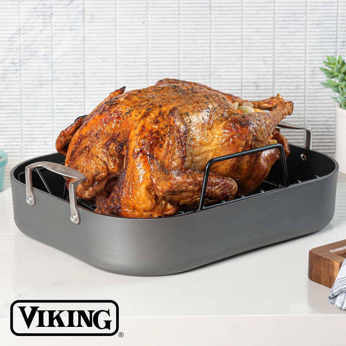Viking Hard Anodized Aluminum Nonstick Roasting Pan with Non Stick Rack and Carving Set, 16 x 13 Inch Kitchen Cookware, Dishwasher and Oven Safe, Dark Grey
