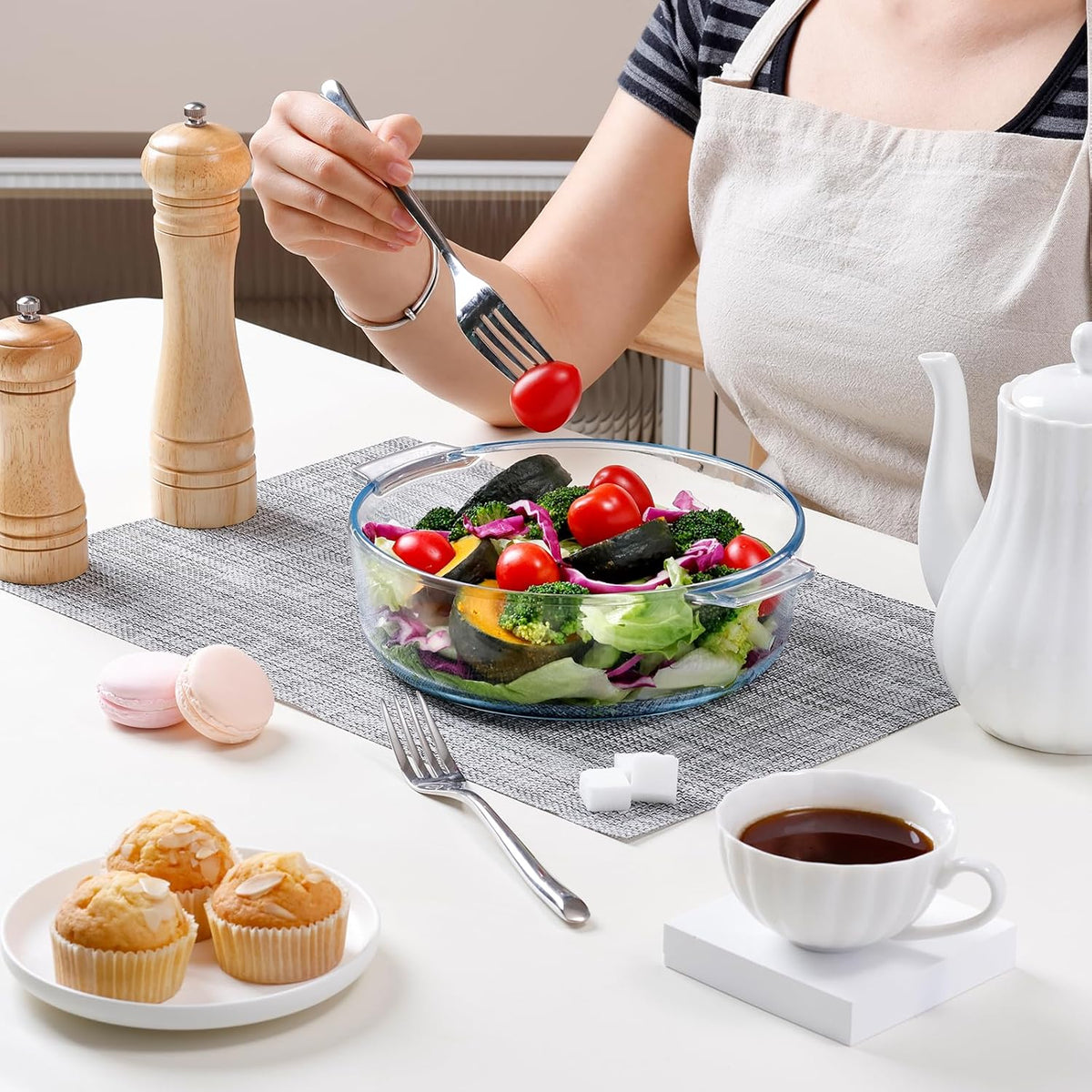 NUTRIUPS Small Glass Casserole Dish with Lid Oven Safe Covered Round Casserole Dish 8" Glass Microwavable Bowl With Lid Microwavable Cookware (Small-1.7L)