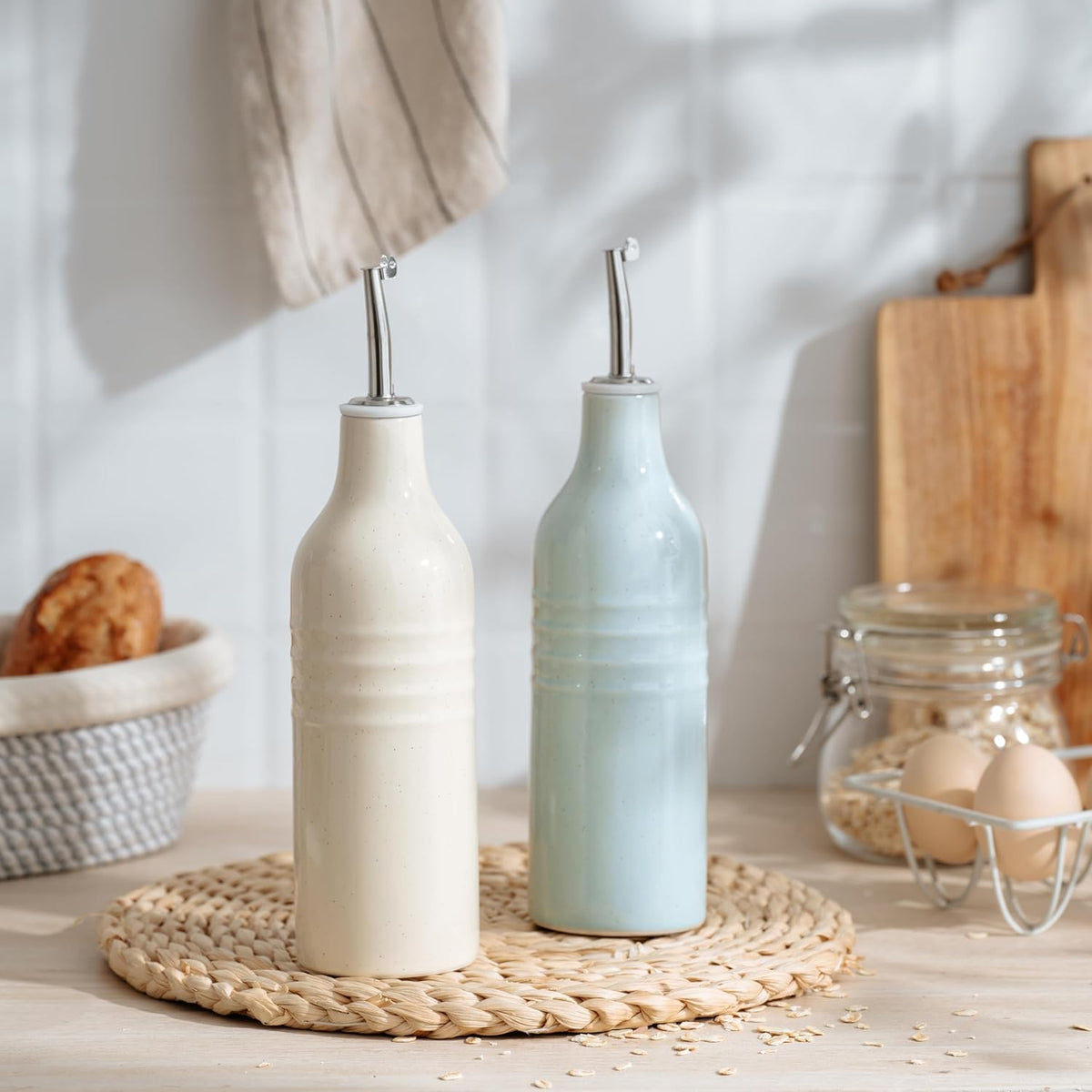 famiware Jupiter 16oz Ceramic Olive Oil Dispenser Bottle, Olive Oil and Vinegar Dispenser Bottle Set of 2 with Stainless Steel Pourers, Suitable for Storage Vinegar, Light Blue & Vanilla White