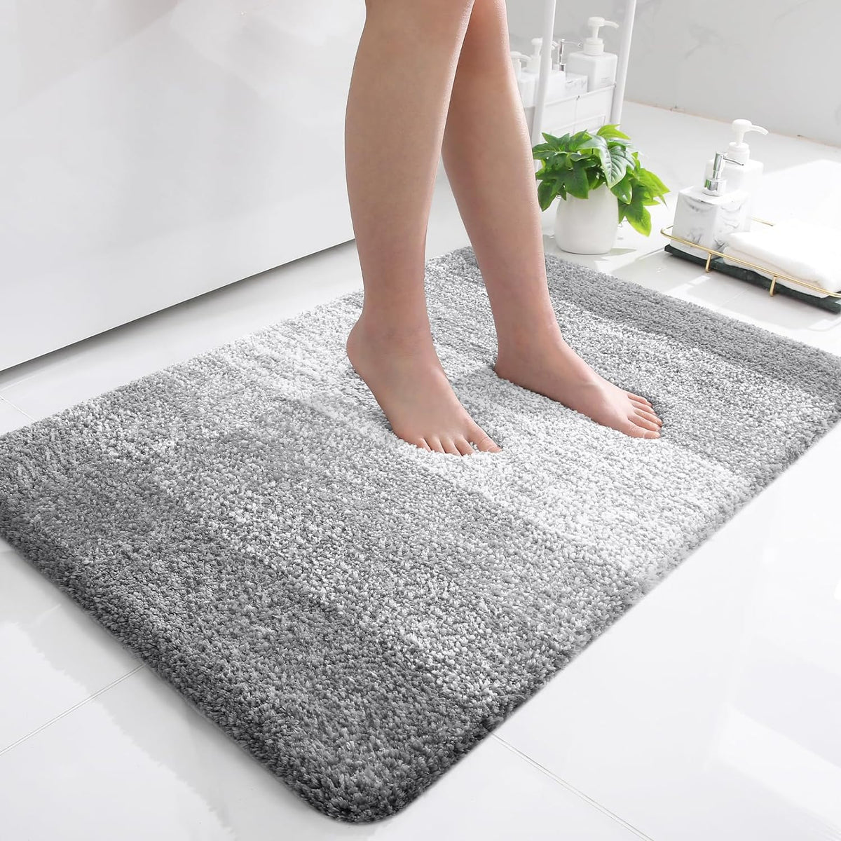 OLANLY Bathroom Rugs Mat 36x24, Extra Soft Absorbent Microfiber Bath Rugs, Rubber Backing, Quick Dry, Machine Washable Bath Mats for Bathroom Floor, Tub and Shower, Home Decor Accessories, Light Grey