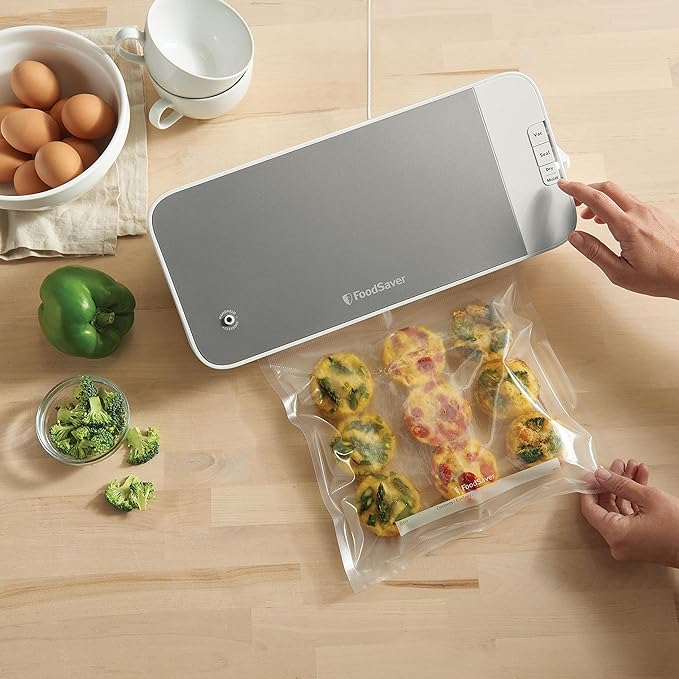 FoodSaver VS2150 Vacuum Sealing System, Food Vacuum Sealer, White/Silver