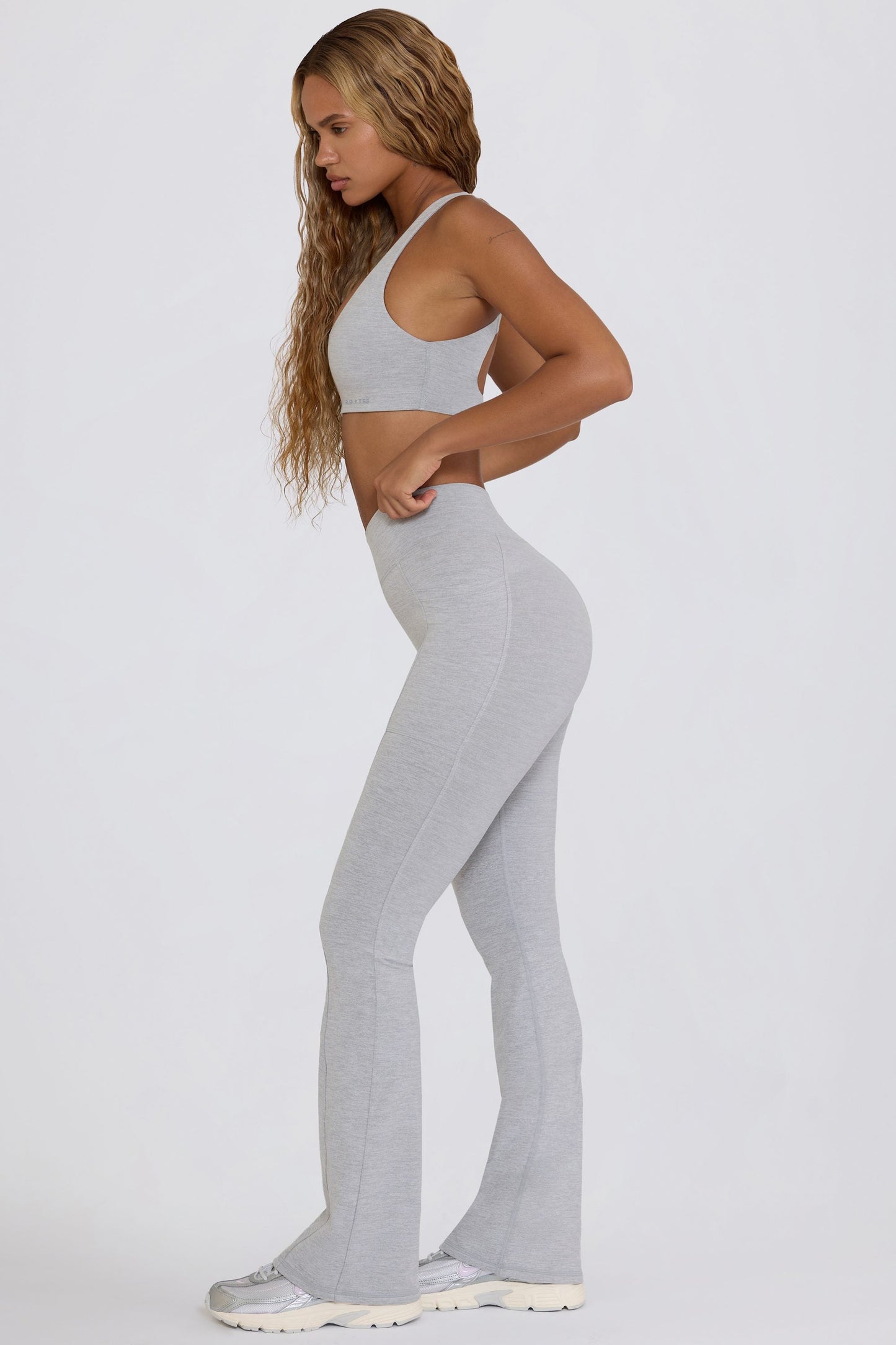 Soft Active V-Waist Pocket Flared Leggings in Grey