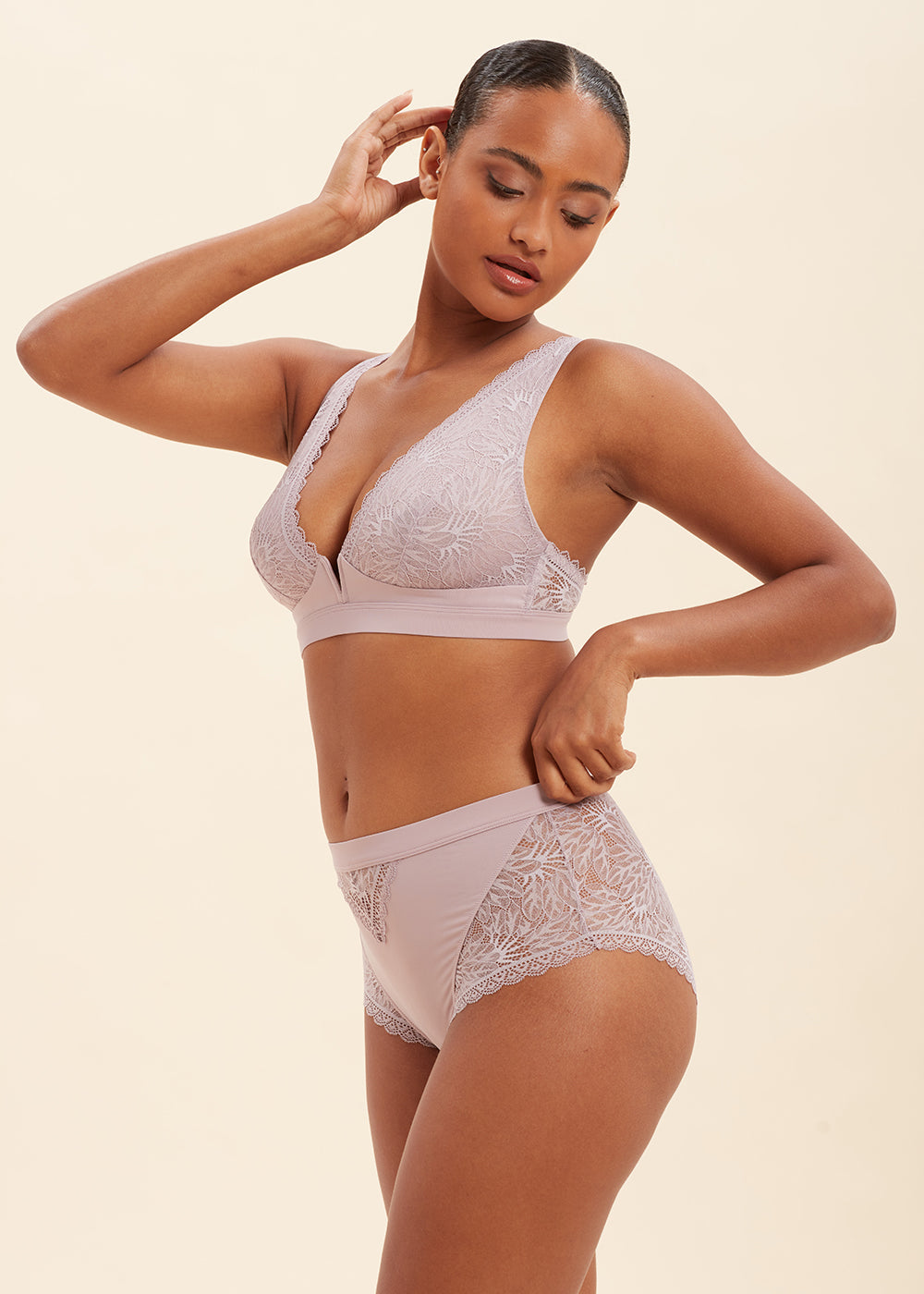 HANNAH Sexy Lace Wireless DeepV Unlined Bralette