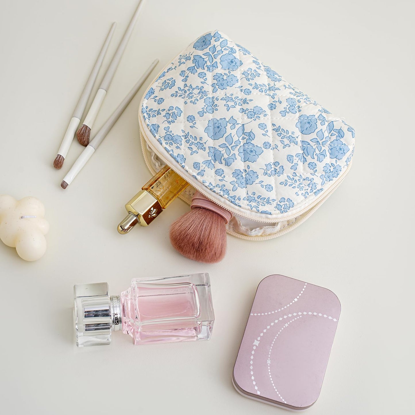 JOVAKIT Quilted Conch Shaped Makeup Bag Cosmetic Bag for Women, Floral Coquette Cotton Travel Makeup Case Toiletry Zipper Make Up Pouch, Travel Storage Organizer Stuff (Blue Floral)