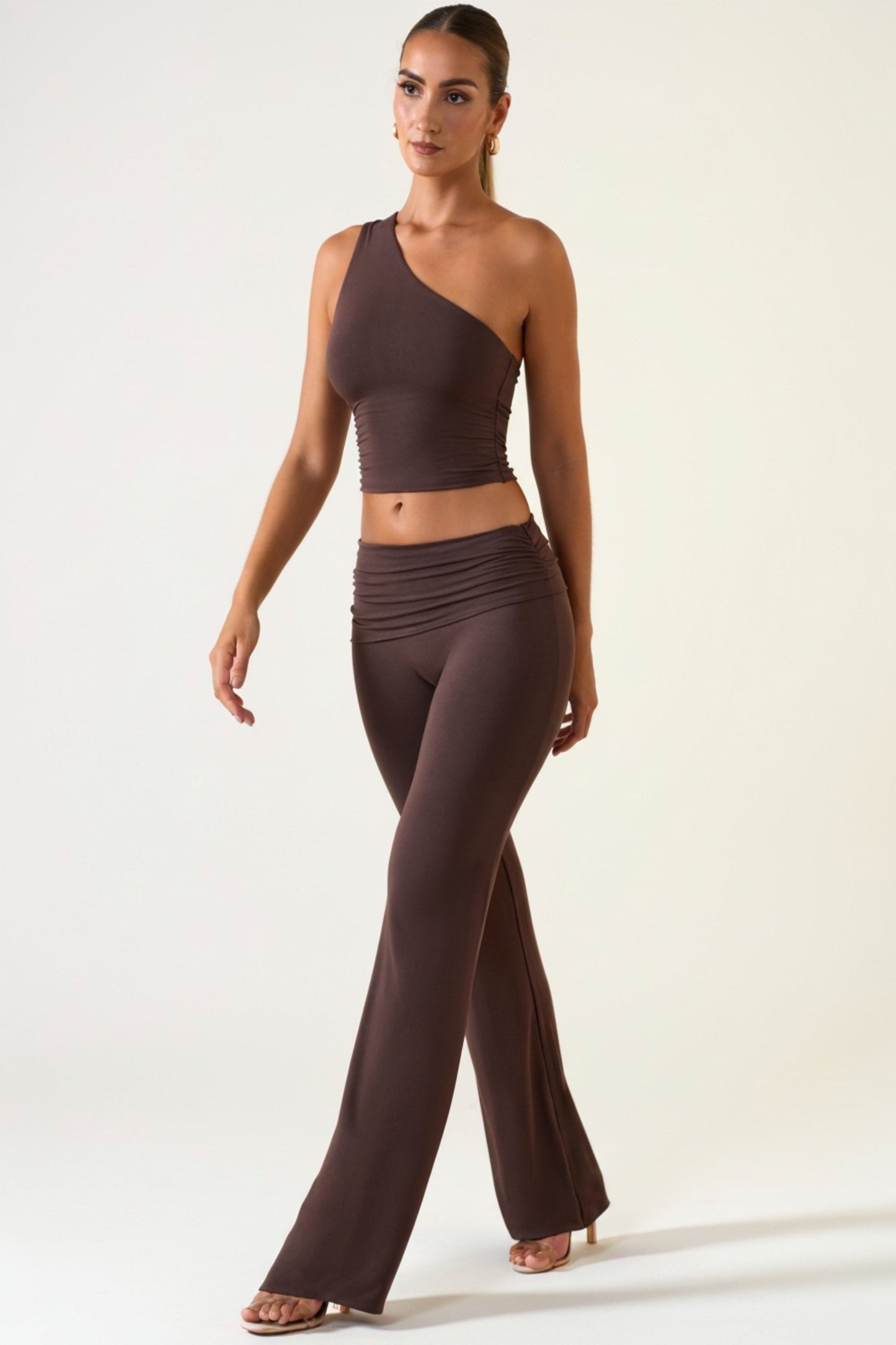 Mid-Rise Straight-Leg Trousers in Chocolate Brown