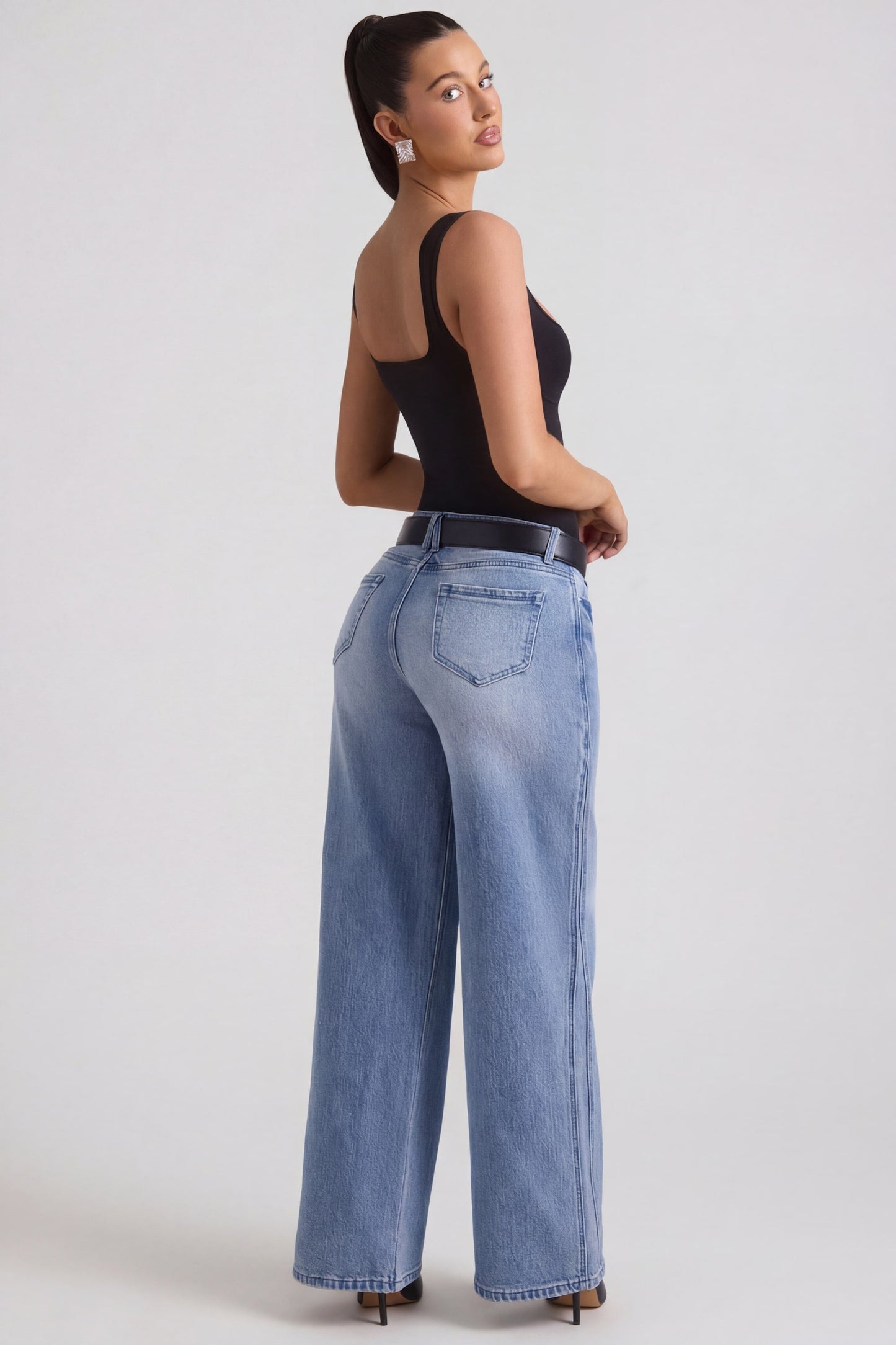 Low-Rise Wide-Leg Jeans in Vintage Wash